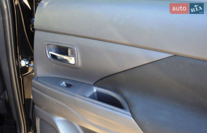 Внедорожник / Кроссовер Mitsubishi Outlander 2013 в Одессе фото 36 Внедорожник / Кроссовер Mitsubishi Outlander 2013 в Одессе
