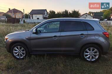Внедорожник / Кроссовер Mitsubishi Outlander 2015 в 