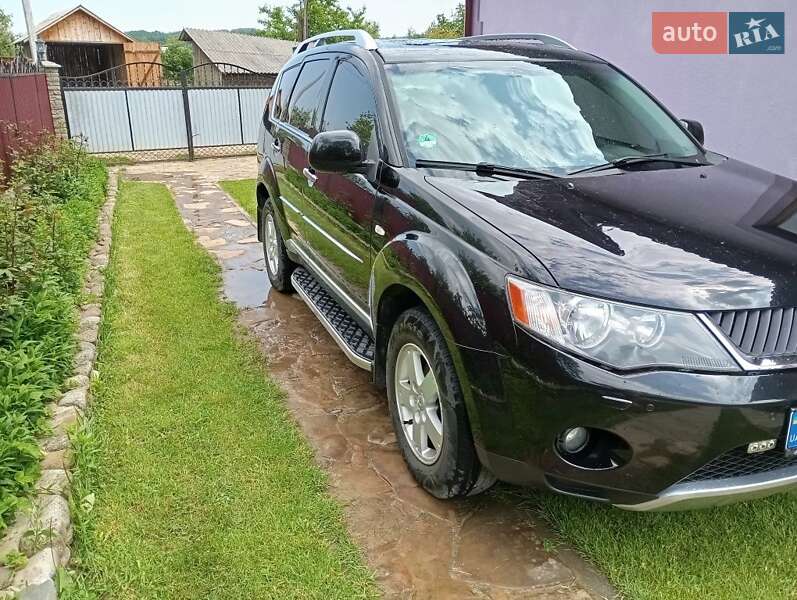 Внедорожник / Кроссовер Mitsubishi Outlander 2009 в Сторожинце