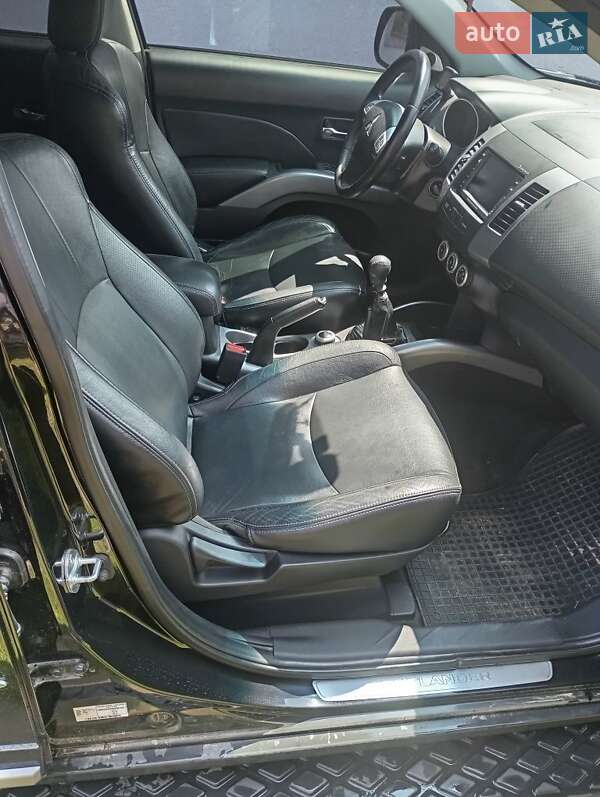 Внедорожник / Кроссовер Mitsubishi Outlander 2009 в Сторожинце