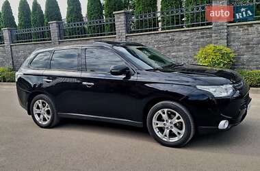 Внедорожник / Кроссовер Mitsubishi Outlander 2013 в 