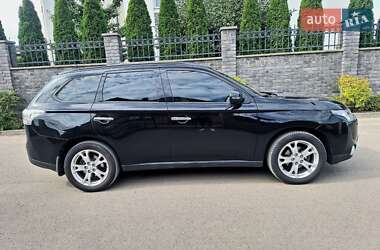 Внедорожник / Кроссовер Mitsubishi Outlander 2013 в 