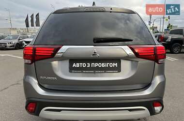Внедорожник / Кроссовер Mitsubishi Outlander 2021 в 