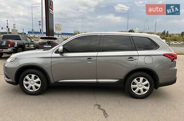 Внедорожник / Кроссовер Mitsubishi Outlander 2021 в 