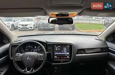 Внедорожник / Кроссовер Mitsubishi Outlander 2021 в 