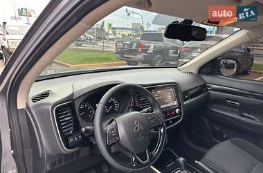 Внедорожник / Кроссовер Mitsubishi Outlander 2021 в 
