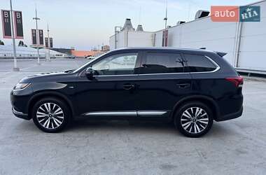 Внедорожник / Кроссовер Mitsubishi Outlander 2018 в 