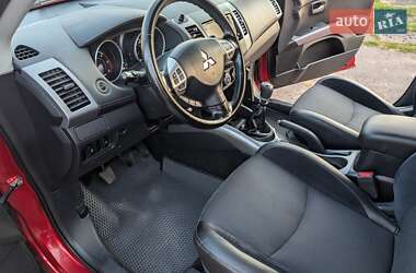 Внедорожник / Кроссовер Mitsubishi Outlander 2010 в 