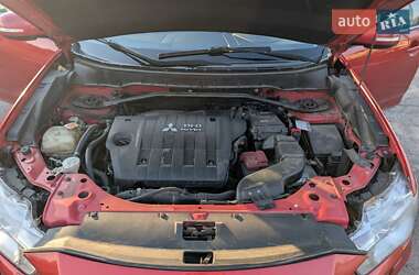 Внедорожник / Кроссовер Mitsubishi Outlander 2010 в 