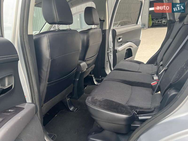 Позашляховик / Кросовер Mitsubishi Outlander 2012 в Львові фото 15 Позашляховик / Кросовер Mitsubishi Outlander 2012 в Львові