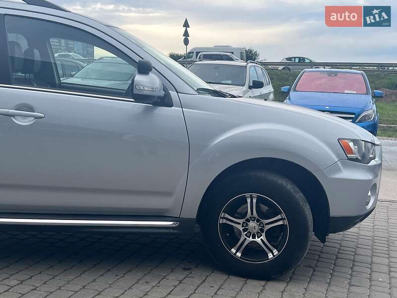 Позашляховик / Кросовер Mitsubishi Outlander 2012 в Львові фото 31 Позашляховик / Кросовер Mitsubishi Outlander 2012 в Львові