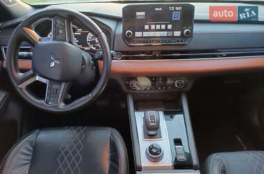Внедорожник / Кроссовер Mitsubishi Outlander 2022 в 