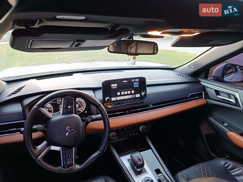 Внедорожник / Кроссовер Mitsubishi Outlander 2022 в Кременчуге