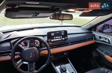 Внедорожник / Кроссовер Mitsubishi Outlander 2022 в 