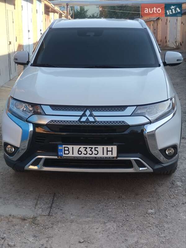 Внедорожник / Кроссовер Mitsubishi Outlander 2019 в Полтаве