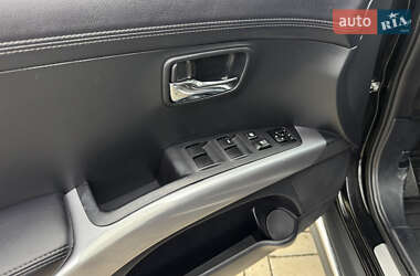 Внедорожник / Кроссовер Mitsubishi Outlander 2011 в 