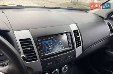 Внедорожник / Кроссовер Mitsubishi Outlander 2011 в 