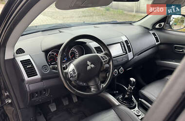 Внедорожник / Кроссовер Mitsubishi Outlander 2011 в 
