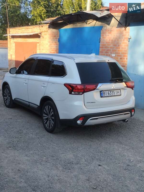 Внедорожник / Кроссовер Mitsubishi Outlander 2019 в Полтаве