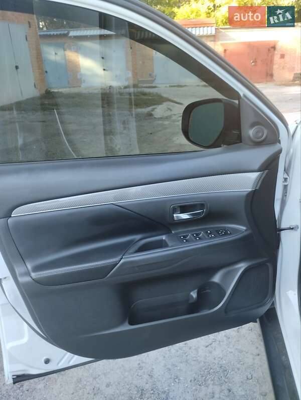 Внедорожник / Кроссовер Mitsubishi Outlander 2019 в Полтаве