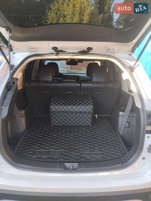 Внедорожник / Кроссовер Mitsubishi Outlander 2019 в Полтаве