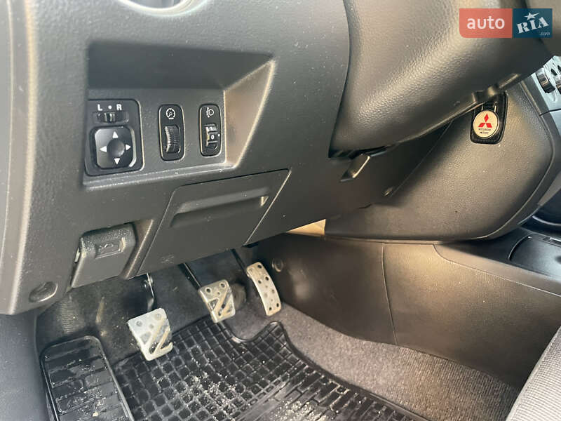 Внедорожник / Кроссовер Mitsubishi Outlander 2006 в Трускавце