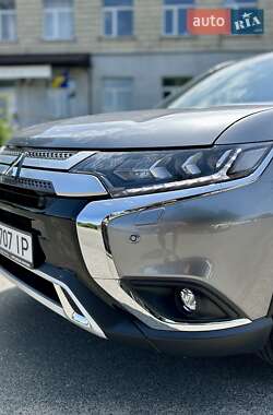 Внедорожник / Кроссовер Mitsubishi Outlander 2021 в 