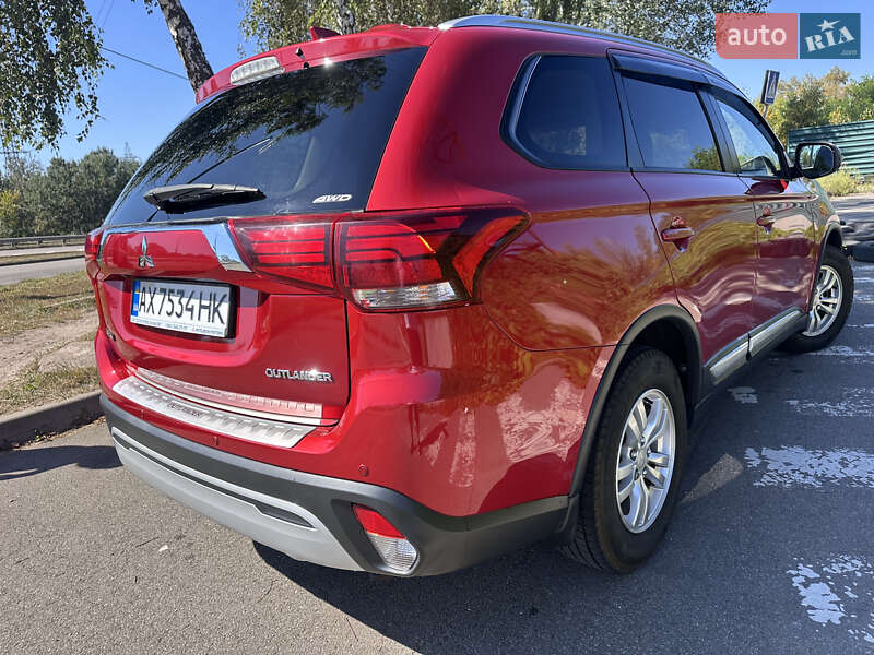 Внедорожник / Кроссовер Mitsubishi Outlander 2018 в Киеве