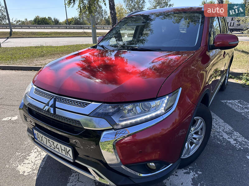 Внедорожник / Кроссовер Mitsubishi Outlander 2018 в Киеве