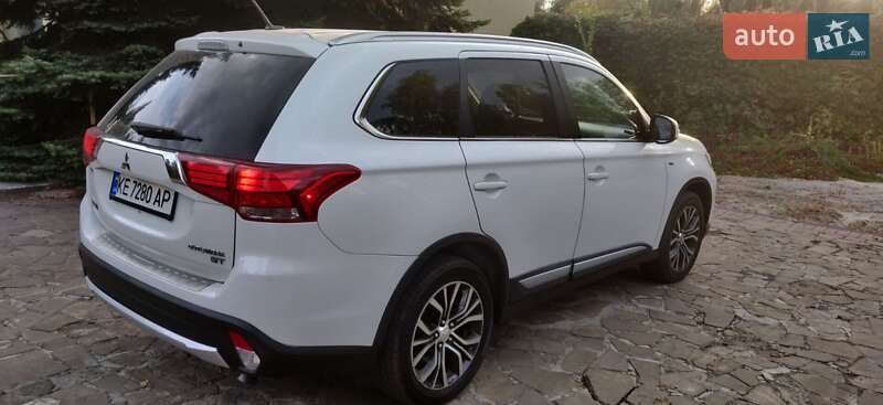 Внедорожник / Кроссовер Mitsubishi Outlander 2016 в Днепре