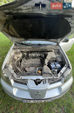 Внедорожник / Кроссовер Mitsubishi Outlander 2005 в 