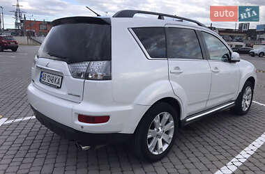 Внедорожник / Кроссовер Mitsubishi Outlander 2011 в 