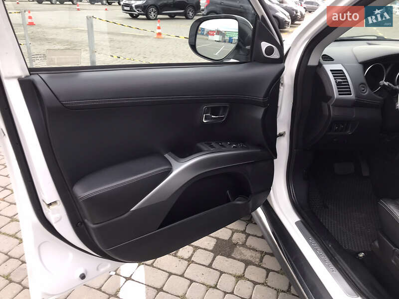 Внедорожник / Кроссовер Mitsubishi Outlander 2011 в Черновцах