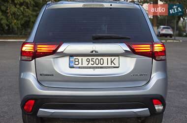Внедорожник / Кроссовер Mitsubishi Outlander 2015 в 