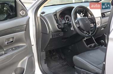 Внедорожник / Кроссовер Mitsubishi Outlander 2015 в 