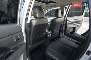 Внедорожник / Кроссовер Mitsubishi Outlander 2015 в 