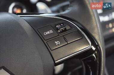 Внедорожник / Кроссовер Mitsubishi Outlander 2015 в 