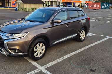Внедорожник / Кроссовер Mitsubishi Outlander 2021 в 