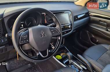 Внедорожник / Кроссовер Mitsubishi Outlander 2021 в 