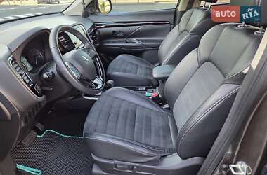 Внедорожник / Кроссовер Mitsubishi Outlander 2018 в 