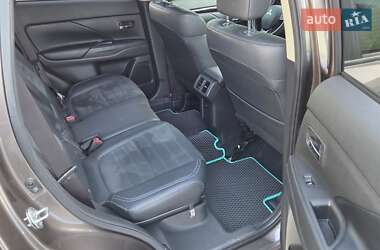 Внедорожник / Кроссовер Mitsubishi Outlander 2018 в 