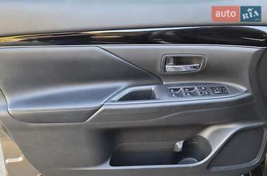 Внедорожник / Кроссовер Mitsubishi Outlander 2018 в 