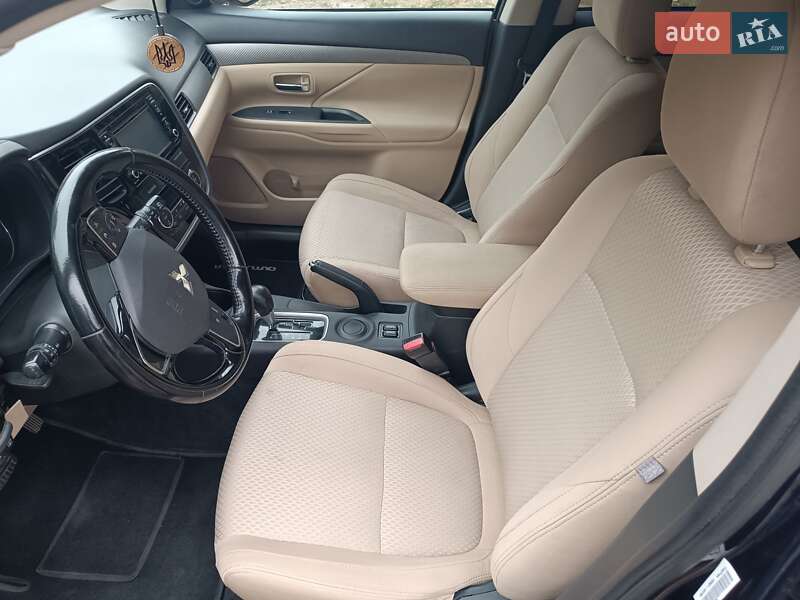 Позашляховик / Кросовер Mitsubishi Outlander 2015 в Кропивницькому