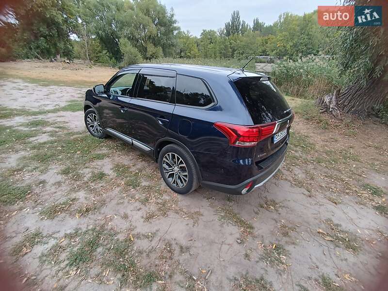 Позашляховик / Кросовер Mitsubishi Outlander 2015 в Кропивницькому