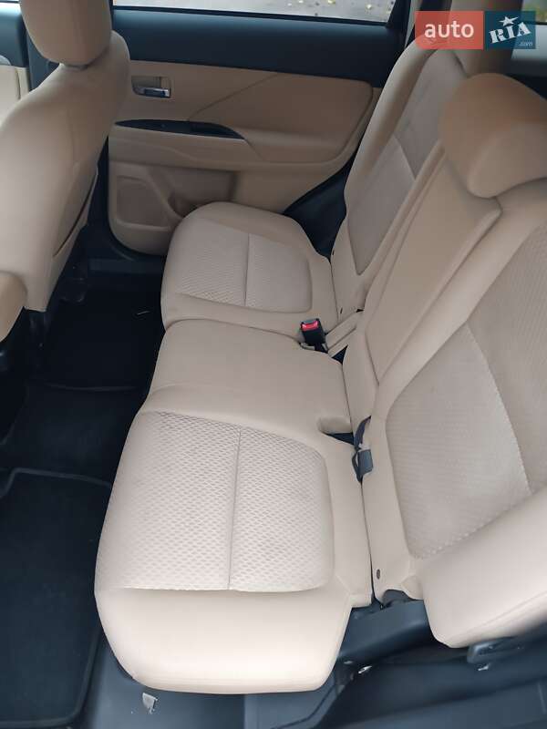 Позашляховик / Кросовер Mitsubishi Outlander 2015 в Кропивницькому