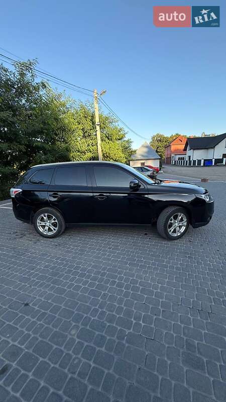 Позашляховик / Кросовер Mitsubishi Outlander 2013 в Бібрці
