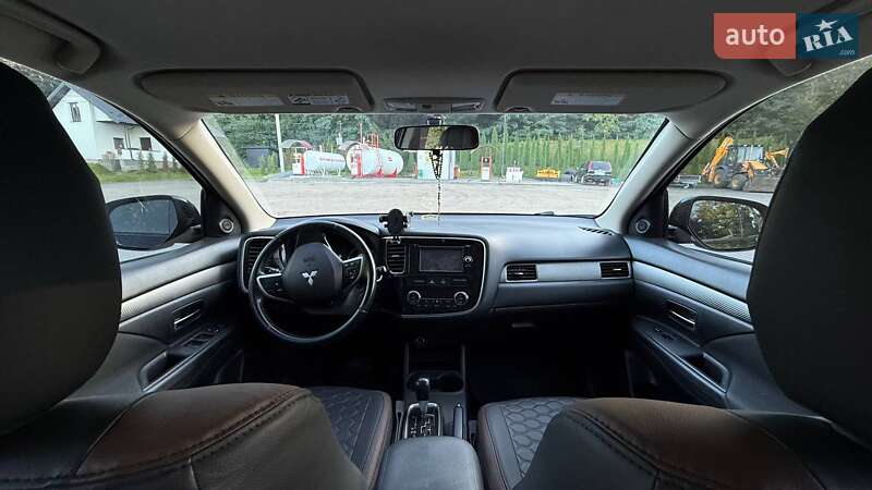 Позашляховик / Кросовер Mitsubishi Outlander 2013 в Бібрці