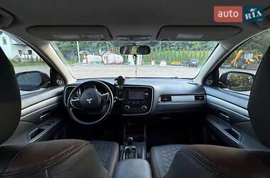 Внедорожник / Кроссовер Mitsubishi Outlander 2013 в 