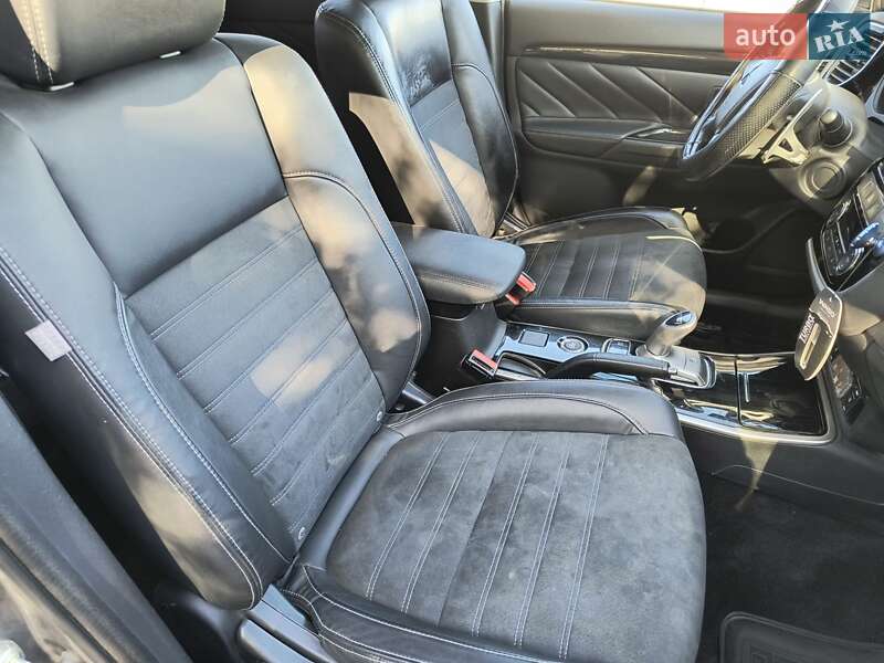 Позашляховик / Кросовер Mitsubishi Outlander 2016 в Кропивницькому