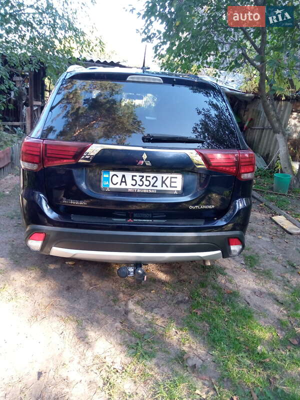 Внедорожник / Кроссовер Mitsubishi Outlander 2016 в Каневе